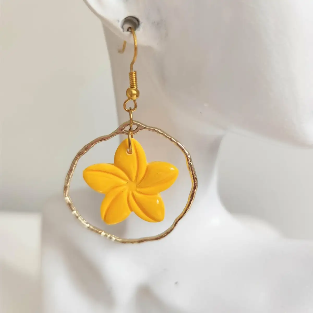 Boucles d'oreilles petite fleur de tiaré-créole