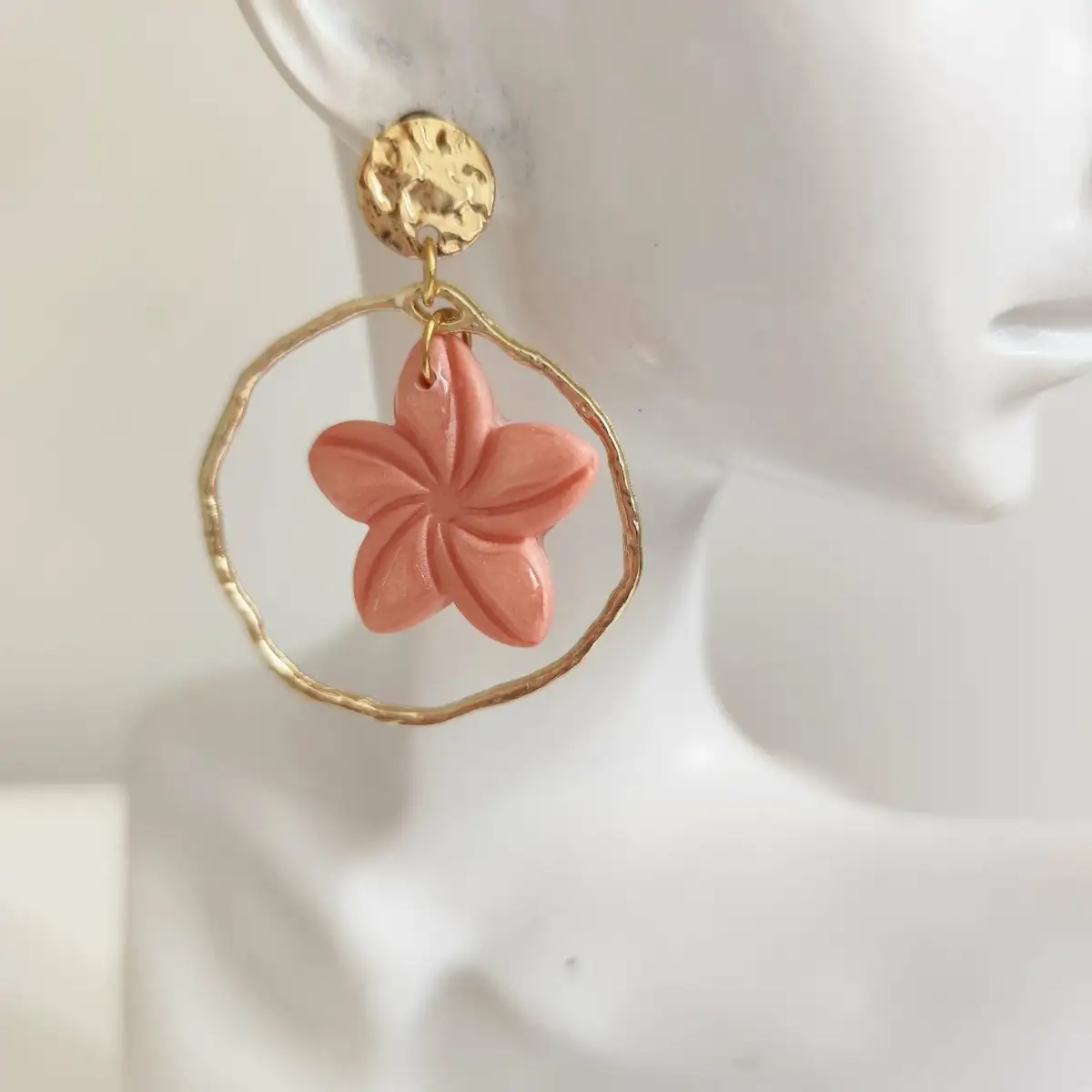 Boucles d'oreilles petite fleur de tiaré-créole