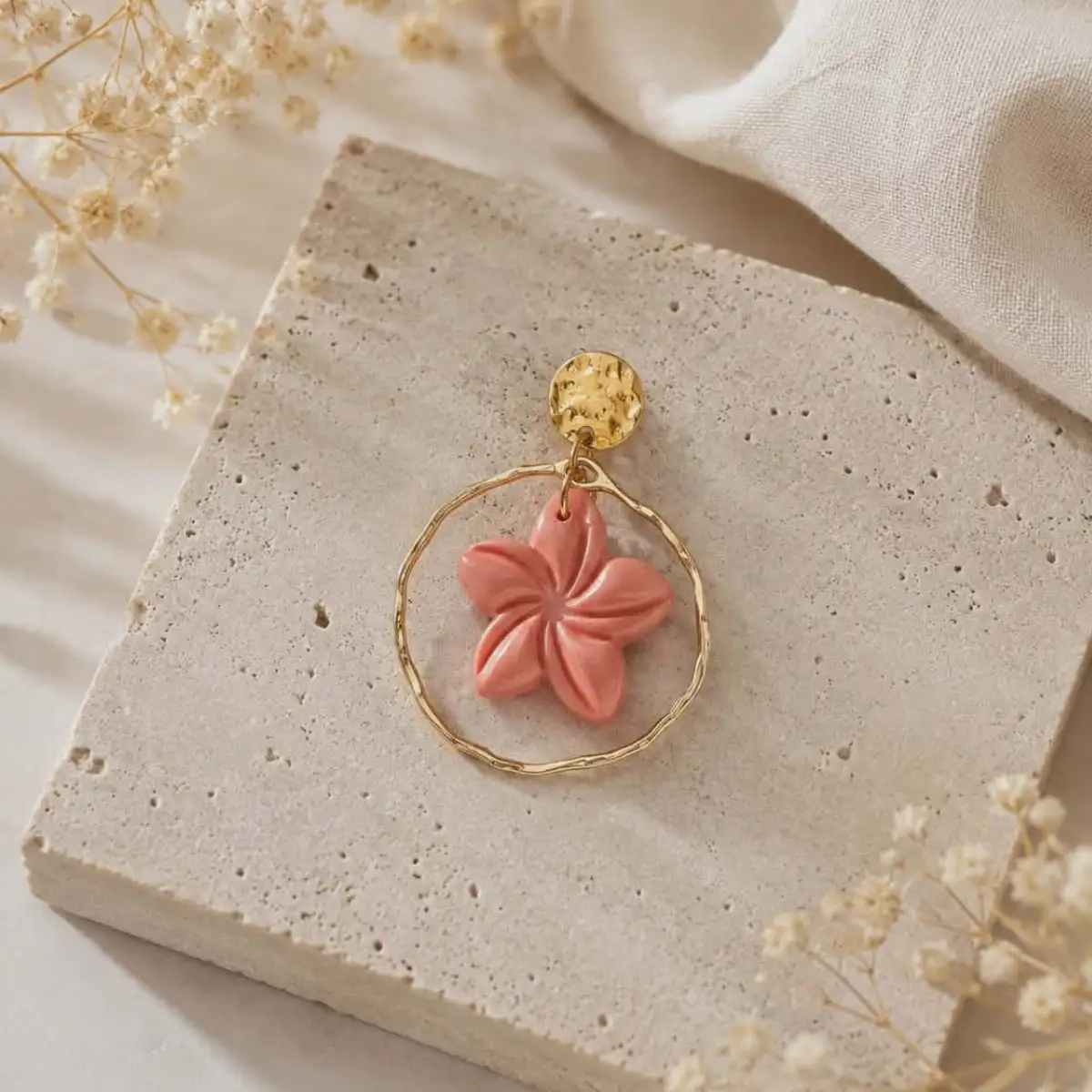 Boucles d'oreilles petite fleur de tiaré-créole